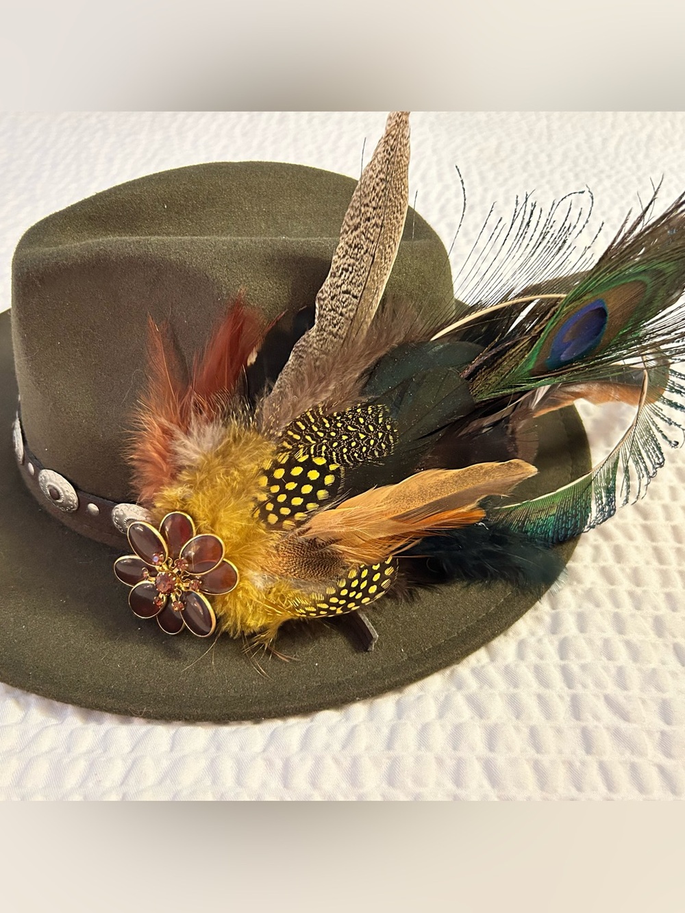 Brown Eyed Girl Feather 🪶 Peacock Accent Hat Pin